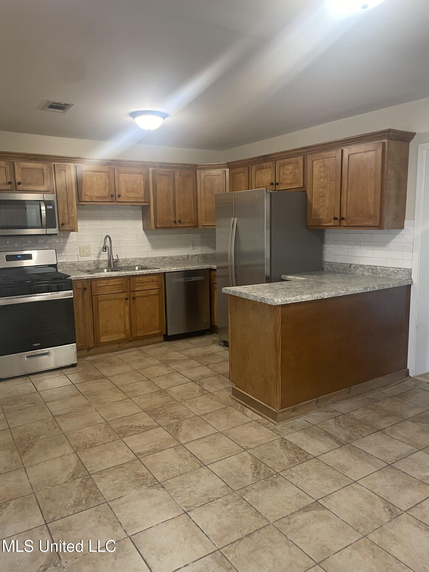 1025 Ritchie Avenue Clarksdale, MS 38614 - Photo 9 of 17 Kitchen