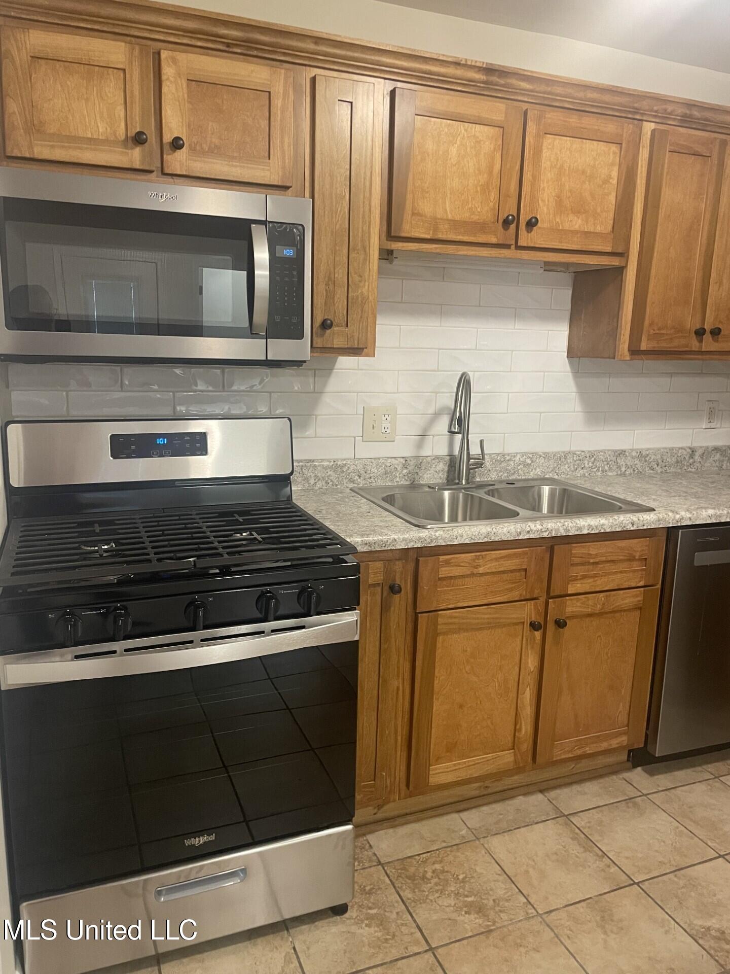 1025 Ritchie Avenue Clarksdale, MS 38614 - Photo 10 of 17 Kitchen