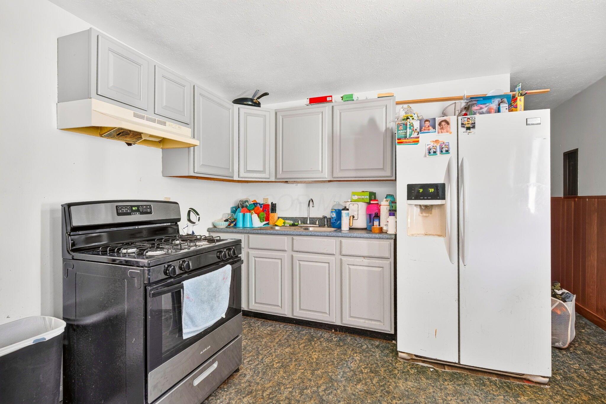 3677 Abney Road Columbus, OH 43207 - Photo 9 of 28 Kitchen
