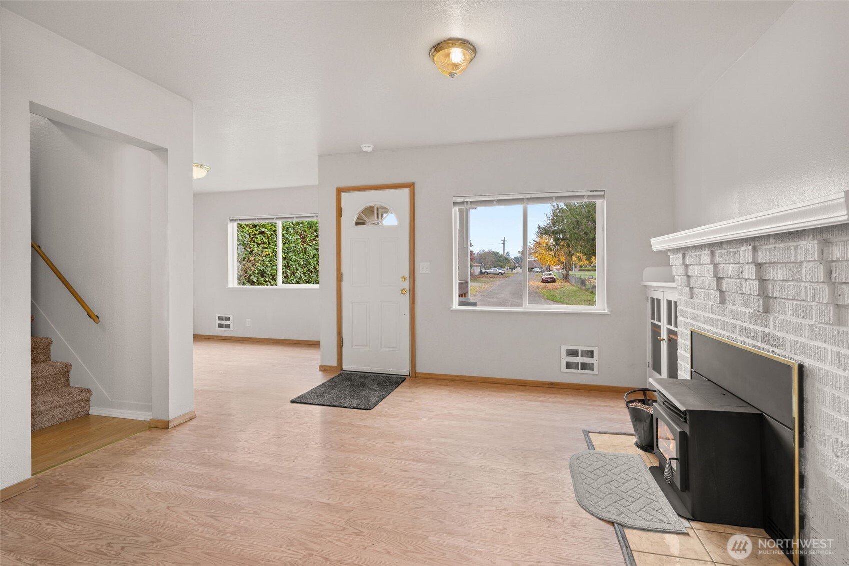 600 South Diamond Street Centralia, WA 98531 - Photo 12 of 34 an empty room with windows and fireplace