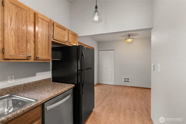 a view of empty room with floor to ceiling window
