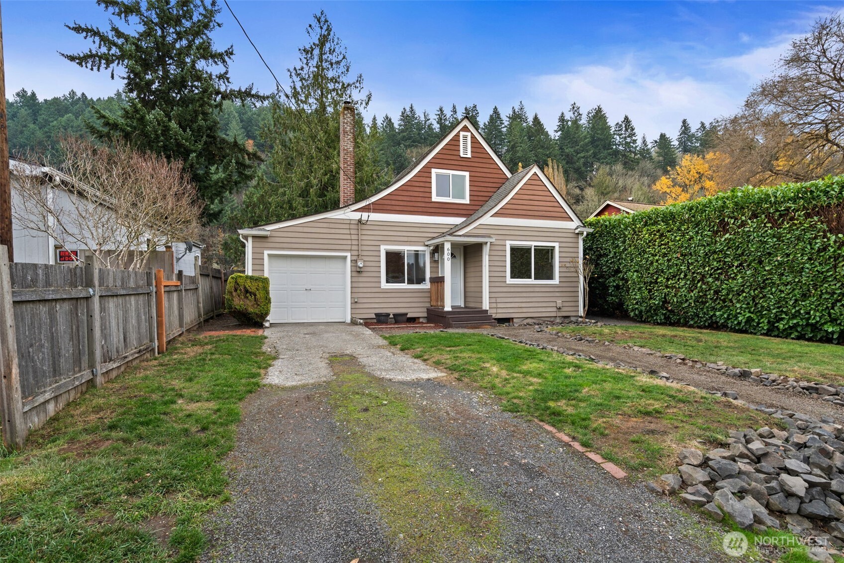 600 South Diamond Street Centralia, WA 98531 - Photo 2 of 34 a front view of a house with yard