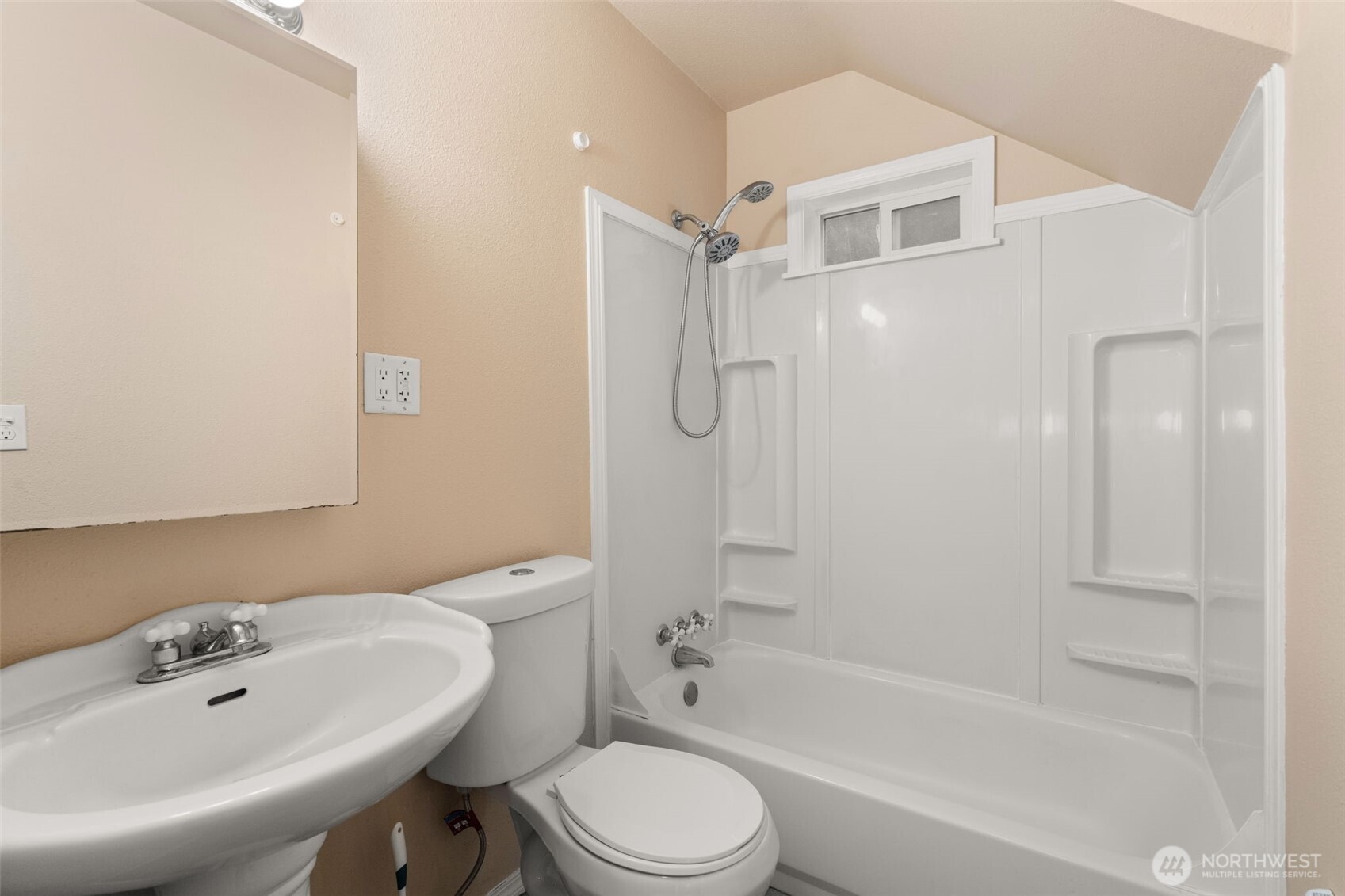 600 South Diamond Street Centralia, WA 98531 - Photo 21 of 34 a bathroom with a sink toilet and shower
