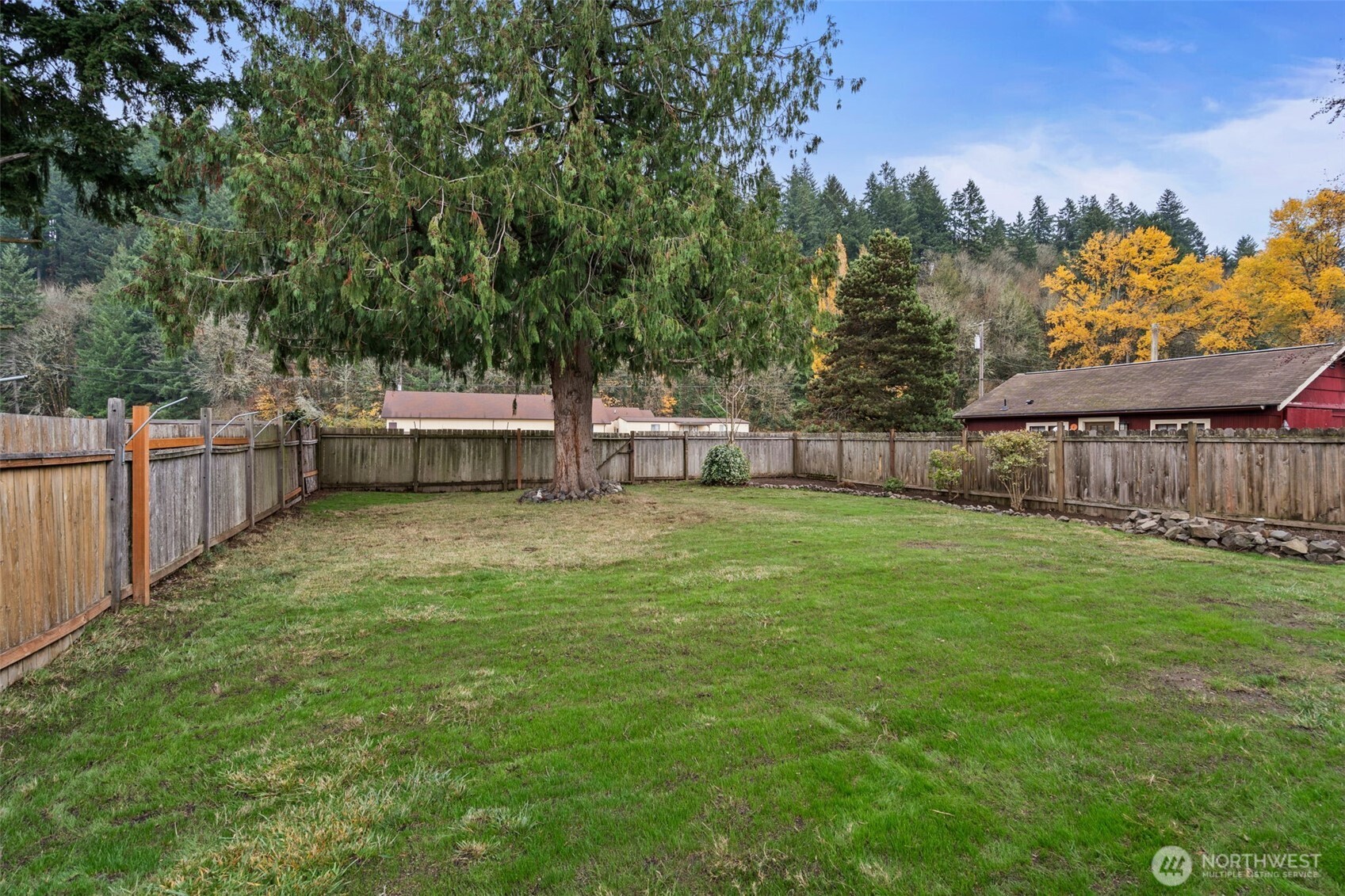 600 South Diamond Street Centralia, WA 98531 - Photo 31 of 34 a view of a backyard with a garden