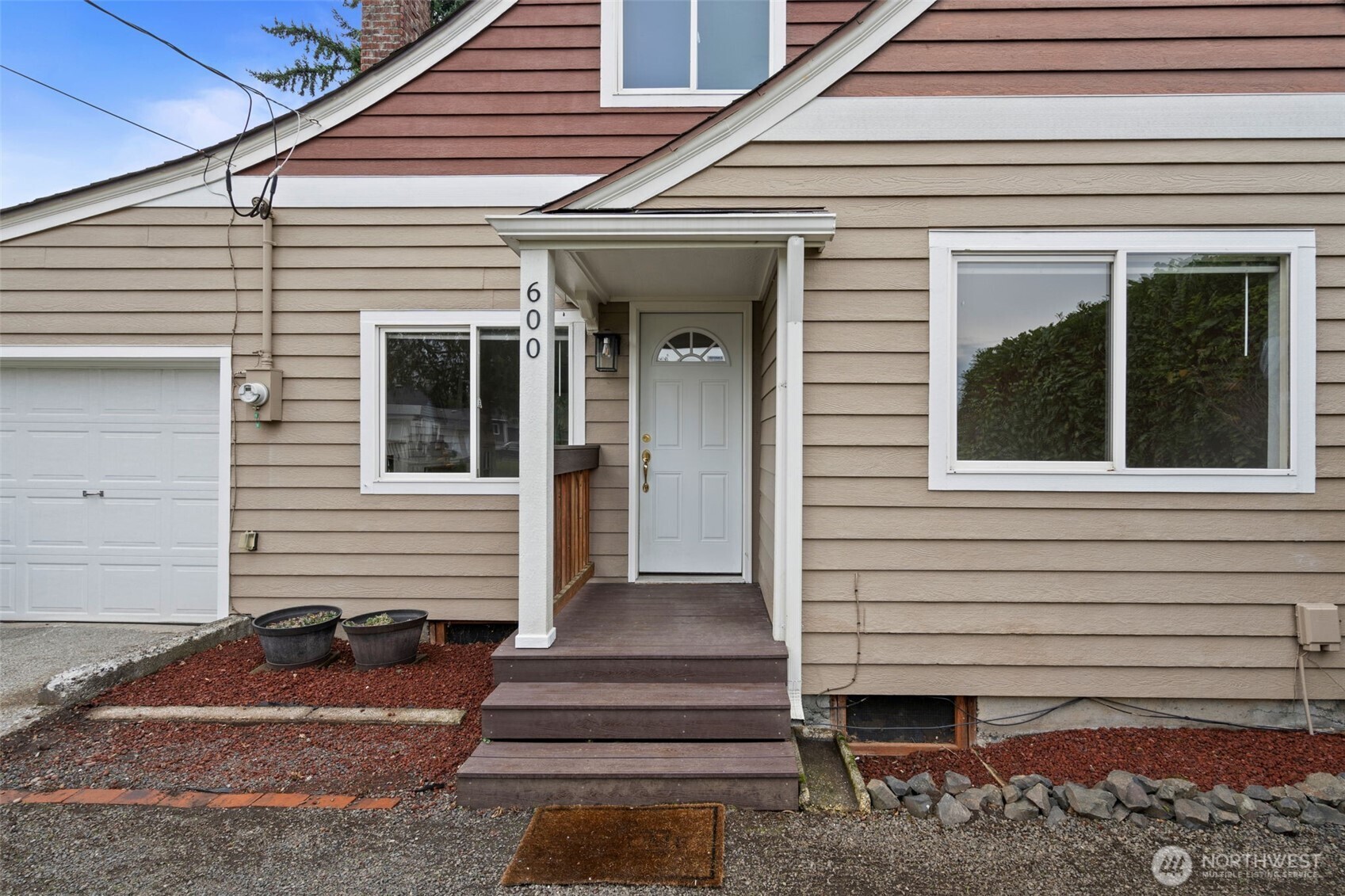 600 South Diamond Street Centralia, WA 98531 - Photo 9 of 34 a view of a house with more windows and brick walls