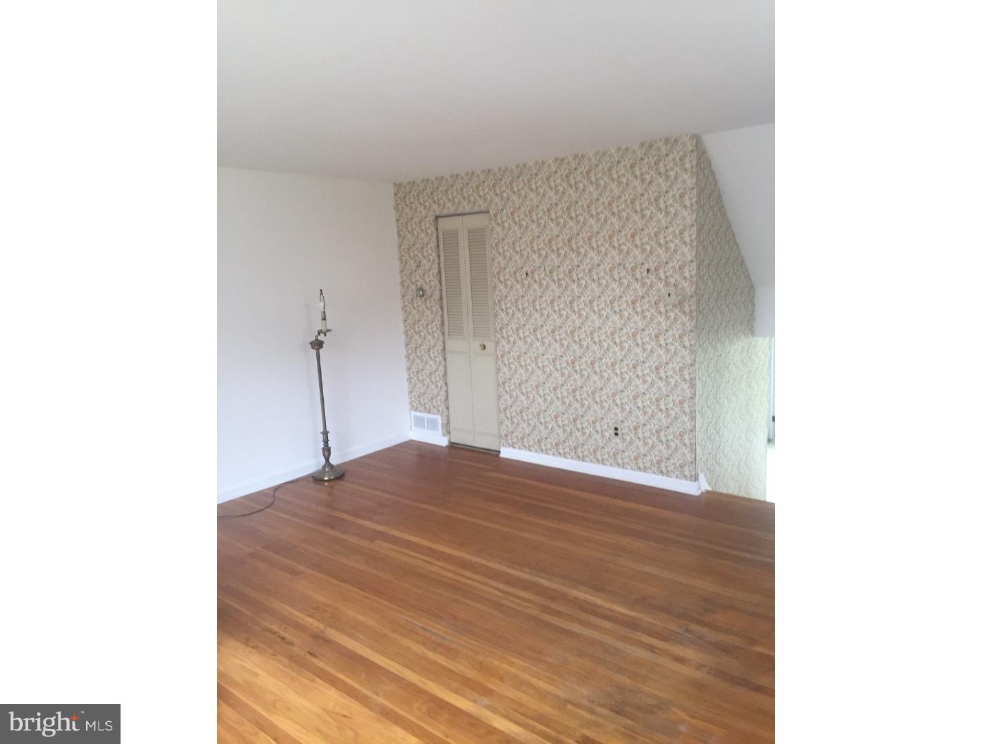 918 Andover Road Lansdale, PA 19446 - Photo 4 of 17 Living Room