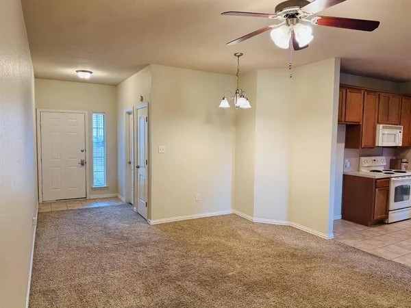 $1,450 | 1627 Summerhill Court, Granbury, TX 76048