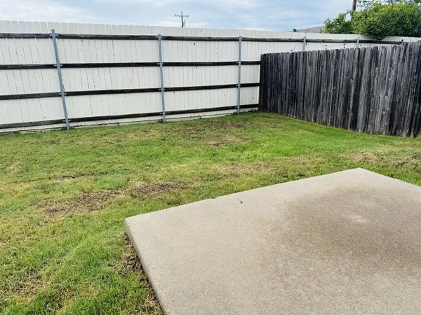 $1,450 | 1627 Summerhill Court, Granbury, TX 76048