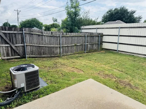 $1,450 | 1627 Summerhill Court, Granbury, TX 76048