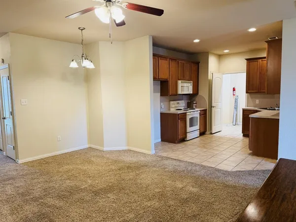 $1,450 | 1627 Summerhill Court, Granbury, TX 76048