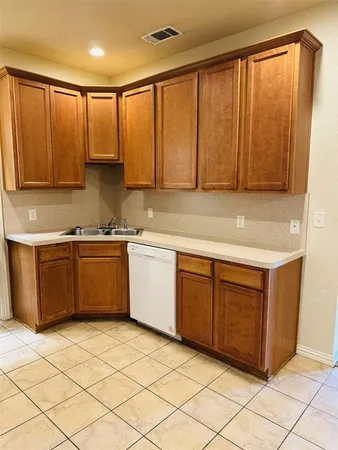 $1,450 | 1627 Summerhill Court, Granbury, TX 76048