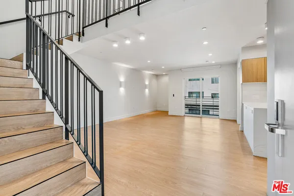 $7,195 | 11837 Mayfield Avenue, Unit 302, Los Angeles, CA 90049