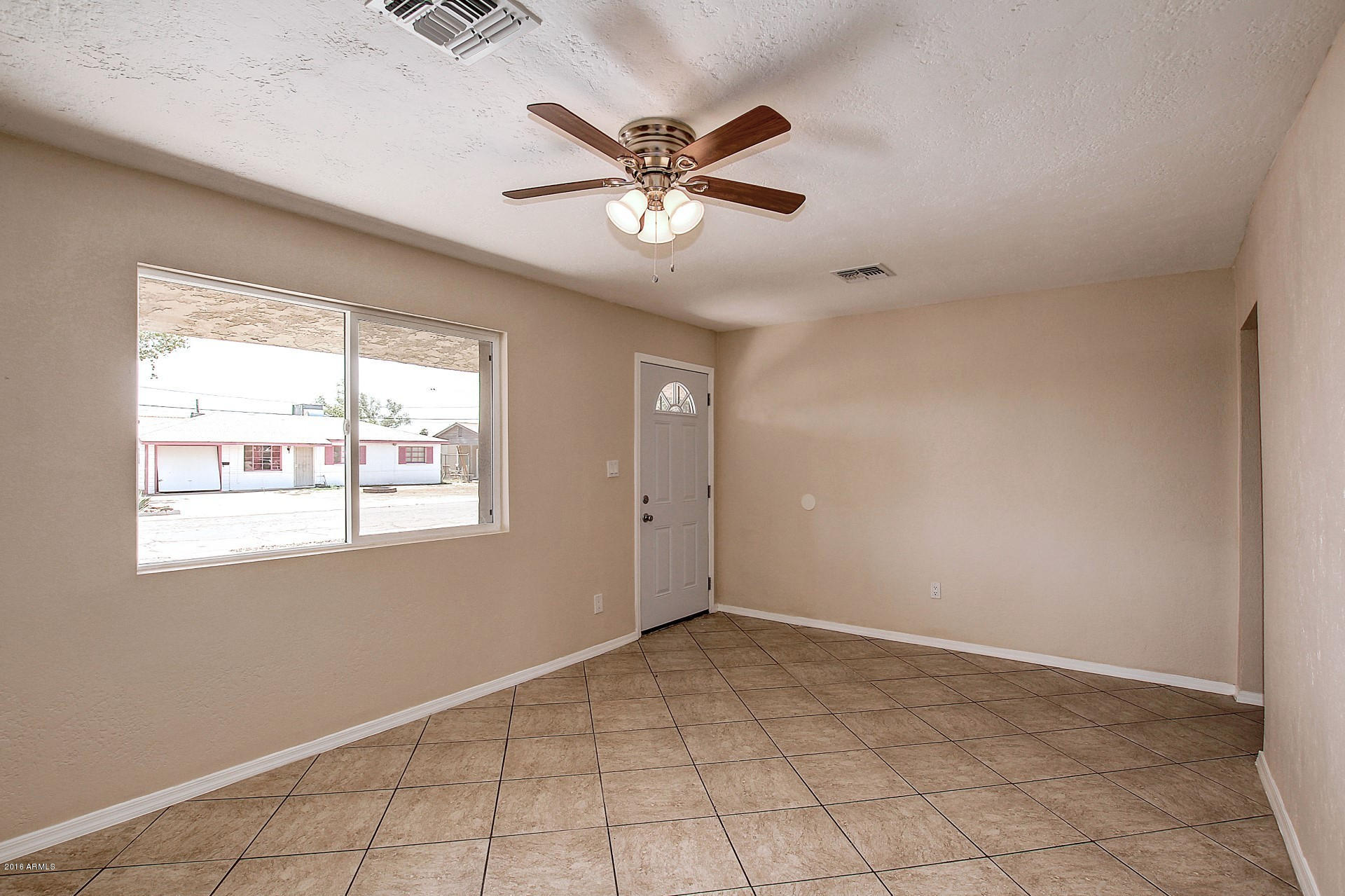 3302 East Almeria Road Phoenix, AZ 85008 - Photo 7 of 39 0006-Almeria (6)