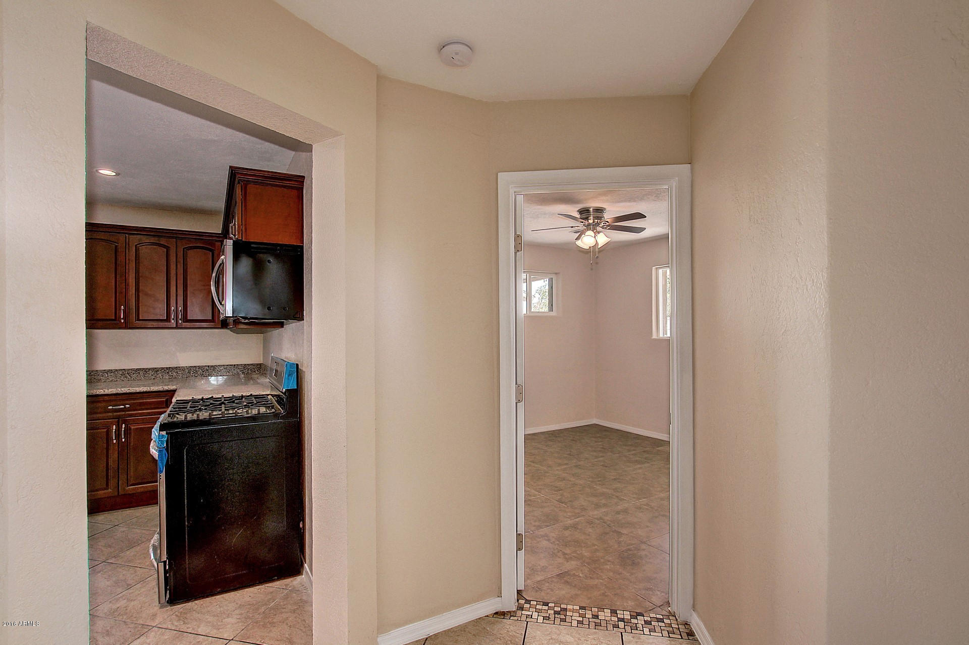 3302 East Almeria Road Phoenix, AZ 85008 - Photo 9 of 39 0008-Almeria (8)