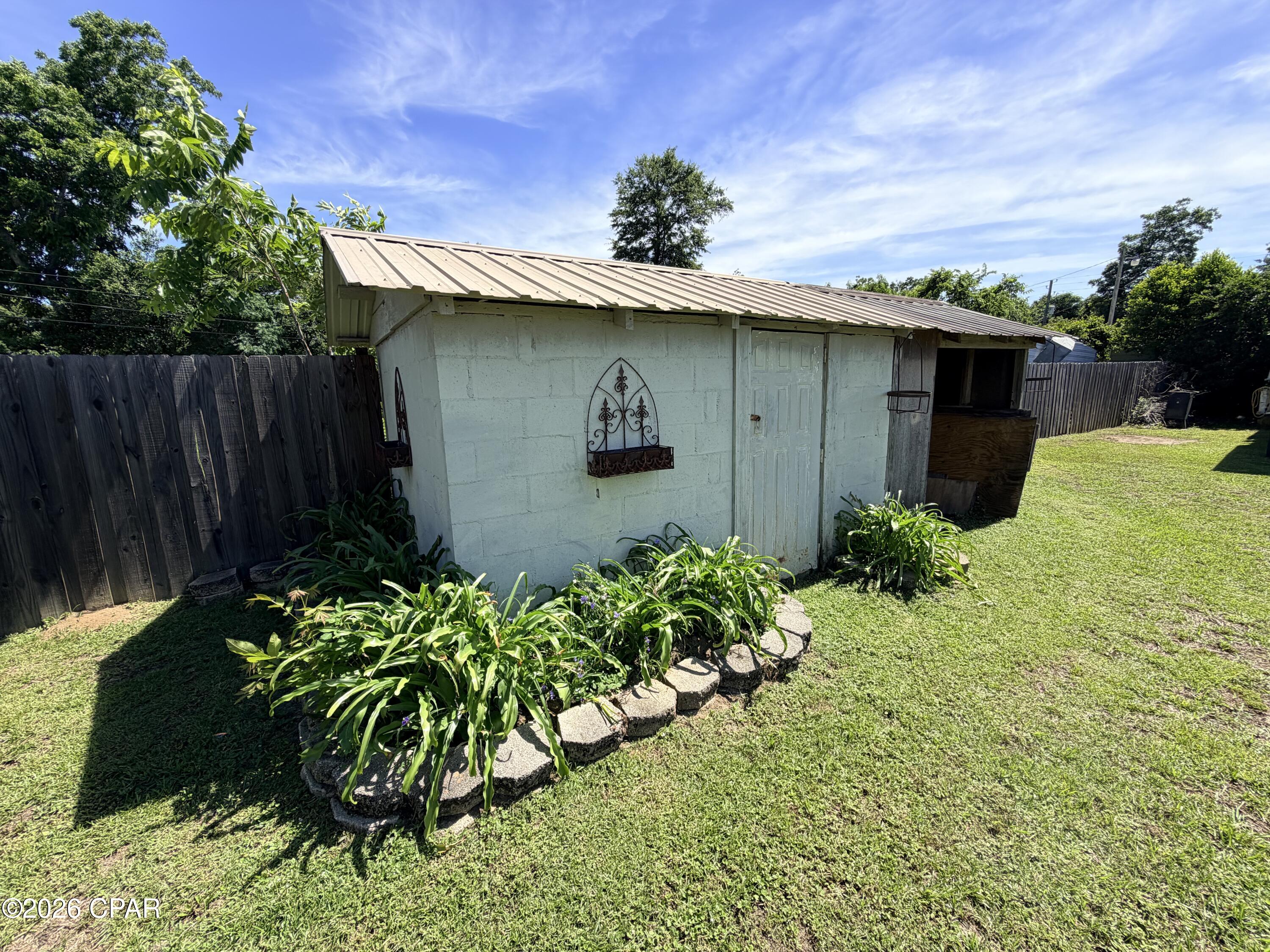 2034 Main Street Grand Ridge, FL 32442 - Photo 34 of 40