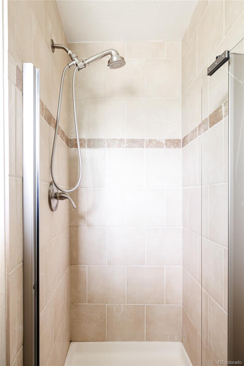 7448 West Roxbury Place Littleton, CO 80128 - Photo 20 of 30 a bathroom with a shower