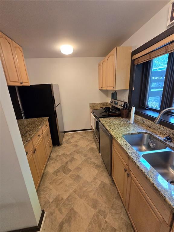 34 Sconti Ridge, Unit 405 Jasper, GA 30143 - Photo 7 of 14 a kitchen with stainless steel appliances granite countertop a sink stove and refrigerator