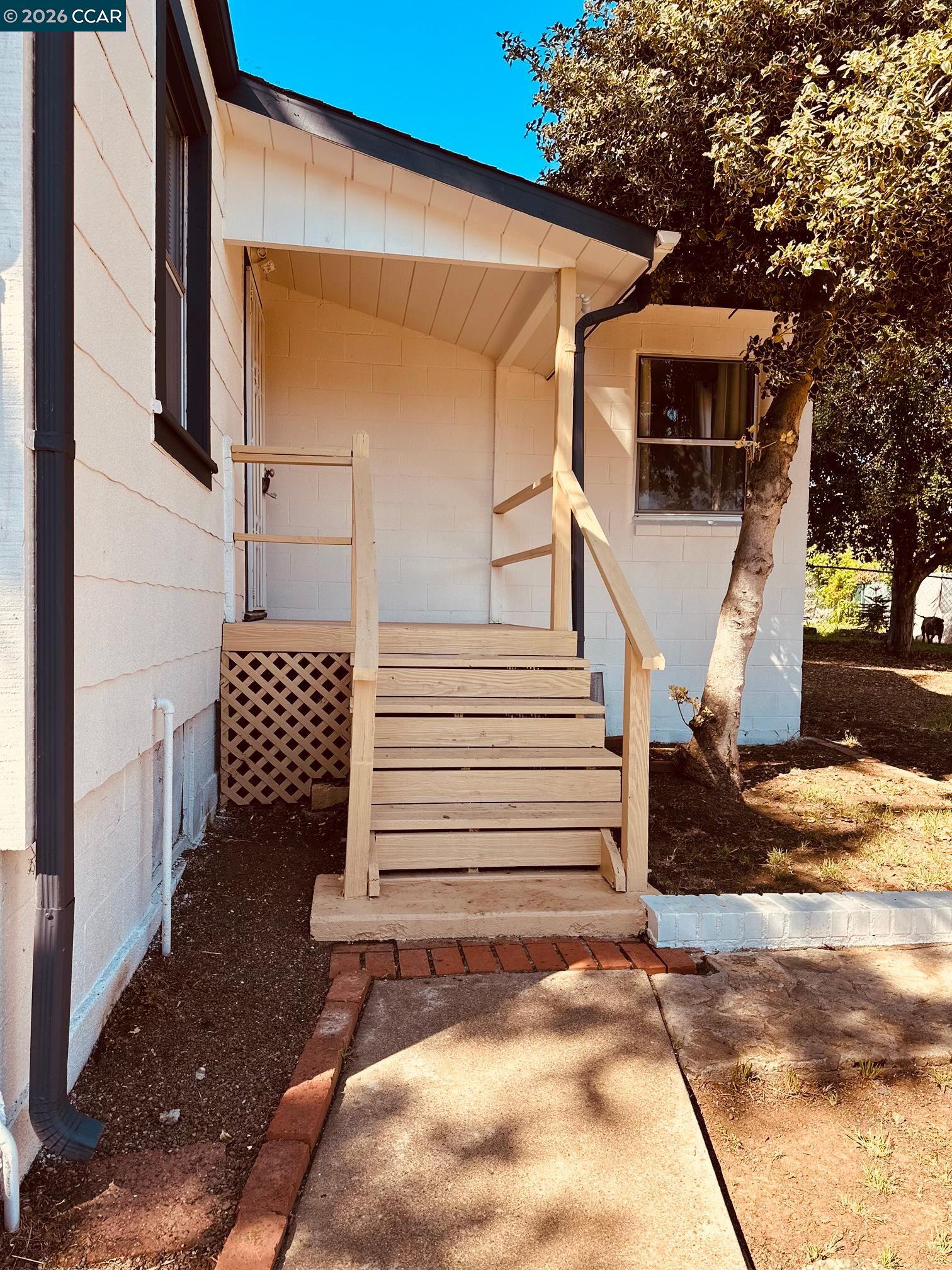 451 Maple Avenue Vallejo, CA 94591 - Photo 4 of 39