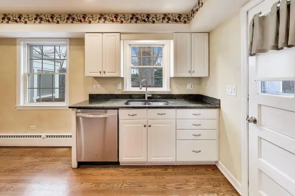 $679,500 | 621 East Grove Street, Arlington Heights, IL 60005