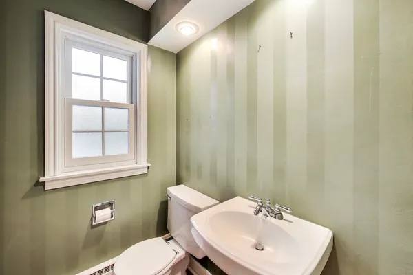 $679,500 | 621 East Grove Street, Arlington Heights, IL 60005