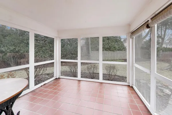 $679,500 | 621 East Grove Street, Arlington Heights, IL 60005