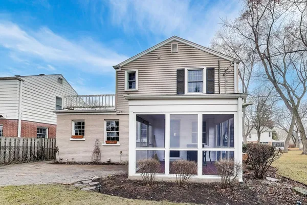 $679,500 | 621 East Grove Street, Arlington Heights, IL 60005