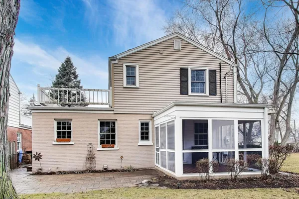 $679,500 | 621 East Grove Street, Arlington Heights, IL 60005