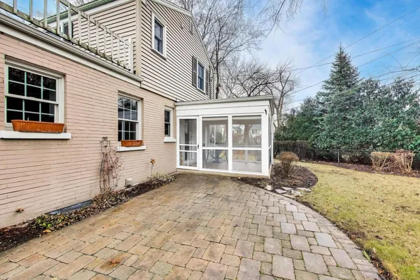 $679,500 | 621 East Grove Street, Arlington Heights, IL 60005