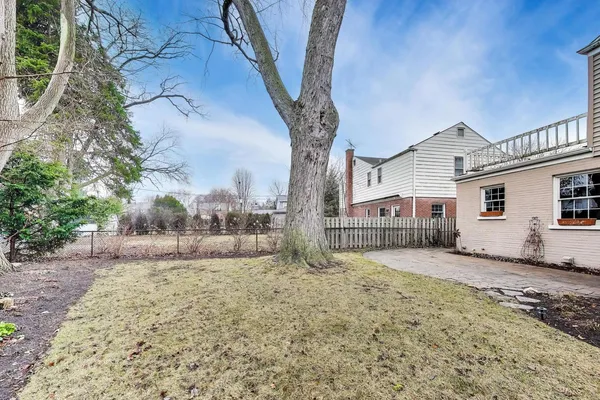 $679,500 | 621 East Grove Street, Arlington Heights, IL 60005
