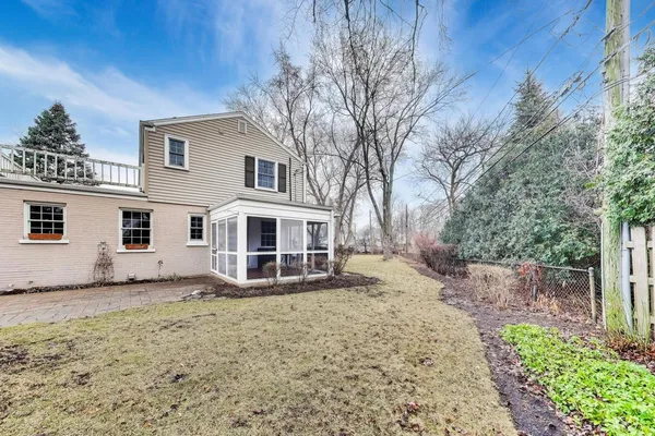 $679,500 | 621 East Grove Street, Arlington Heights, IL 60005