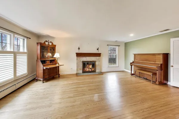 $679,500 | 621 East Grove Street, Arlington Heights, IL 60005