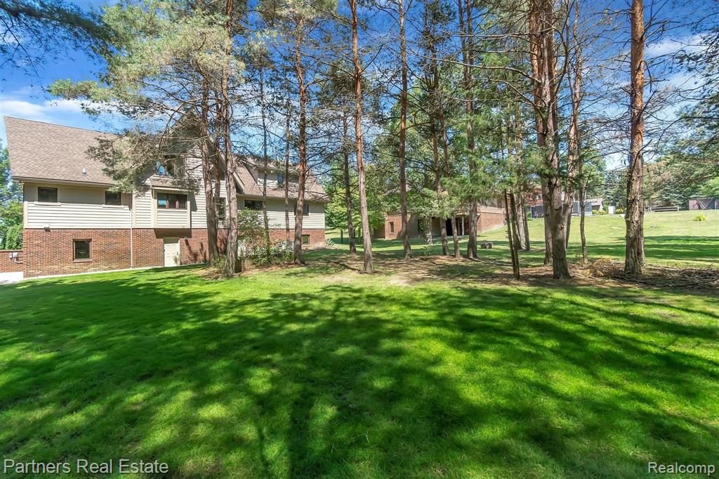 10890 Blaine Road Brighton, MI 48114 - Photo 43 of 61 Gallery Image 43