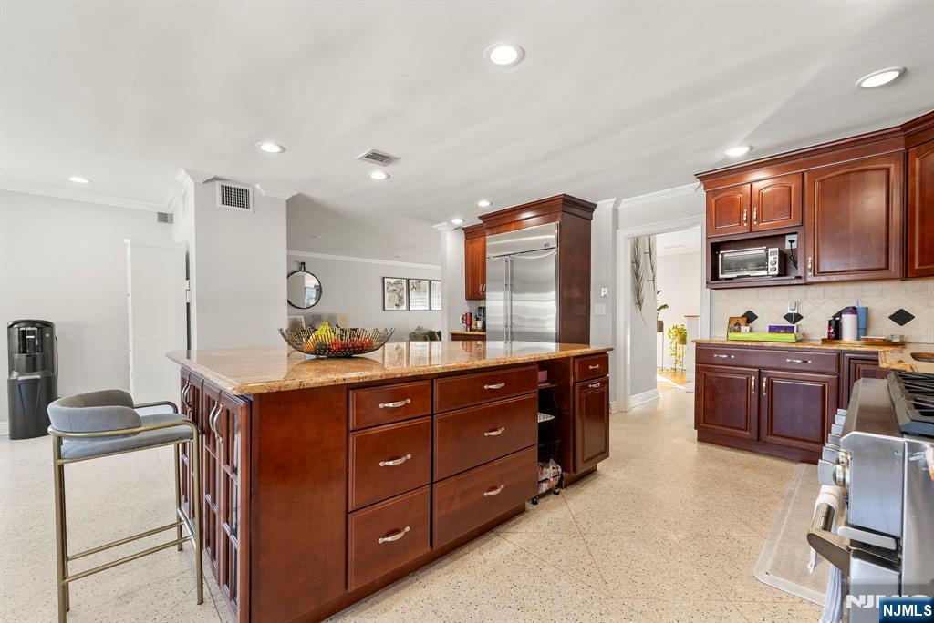 1070 Cumbermeade Road Fort Lee, NJ 07024 - Photo 11 of 38