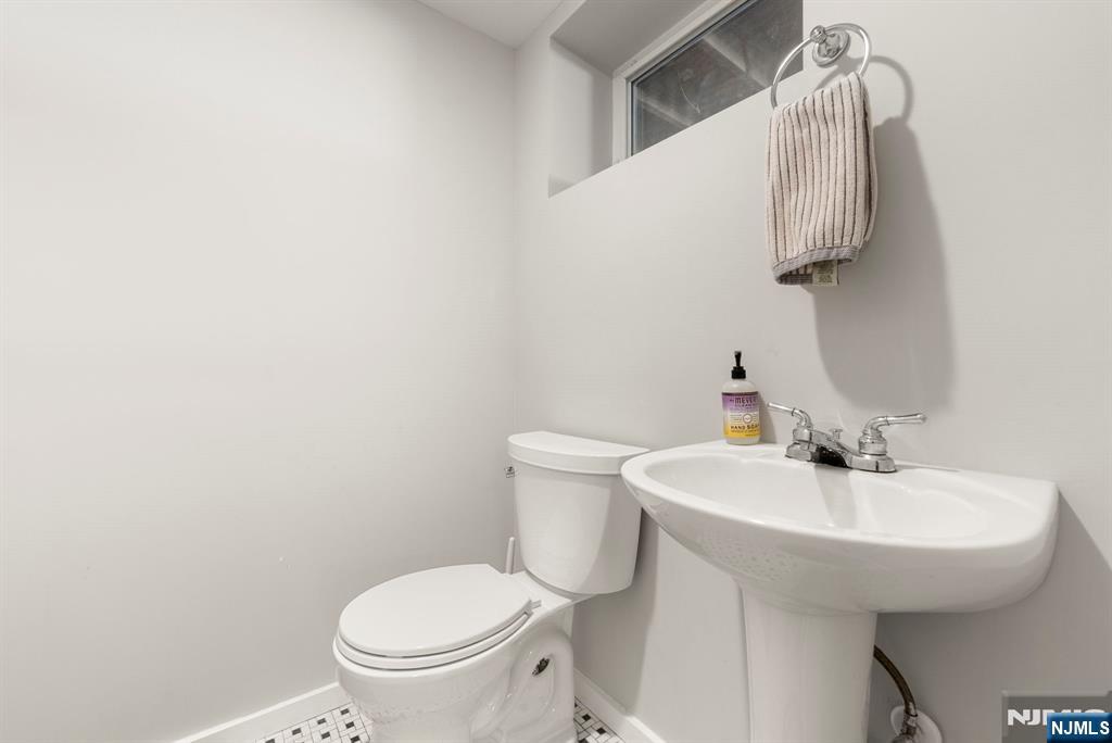 1070 Cumbermeade Road Fort Lee, NJ 07024 - Photo 21 of 38