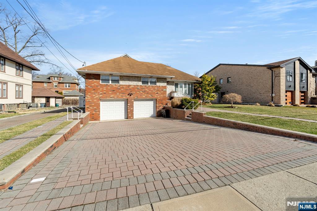 1070 Cumbermeade Road Fort Lee, NJ 07024 - Photo 3 of 38