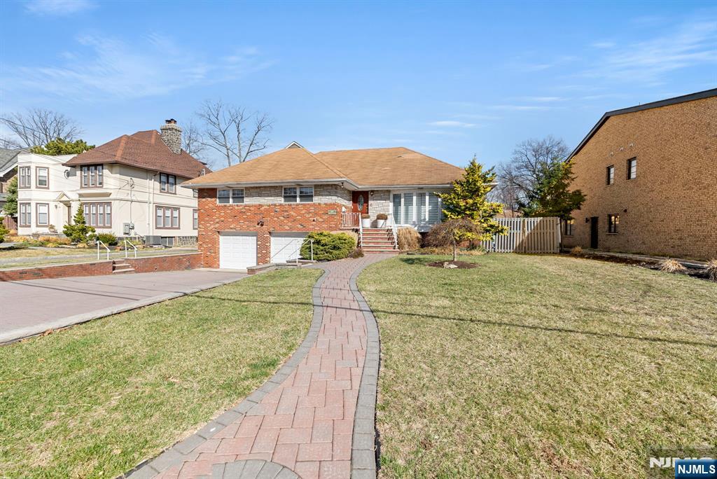 1070 Cumbermeade Road Fort Lee, NJ 07024 - Photo 4 of 38