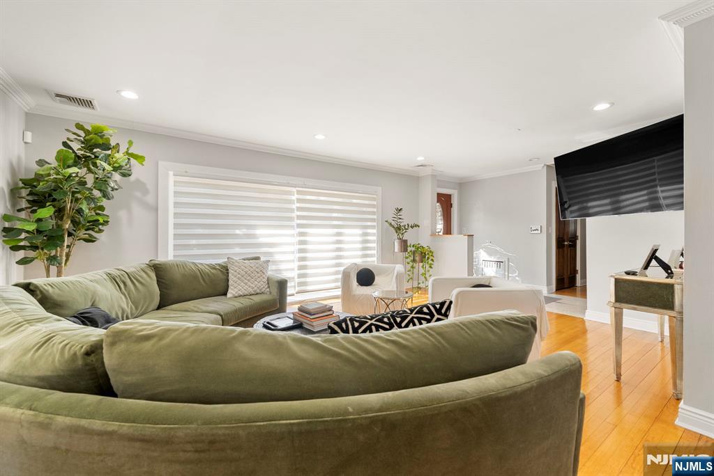 1070 Cumbermeade Road Fort Lee, NJ 07024 - Photo 5 of 38