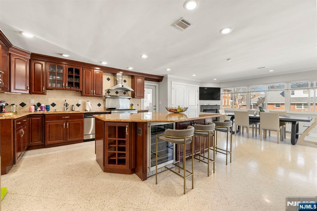 1070 Cumbermeade Road Fort Lee, NJ 07024 - Photo 8 of 38