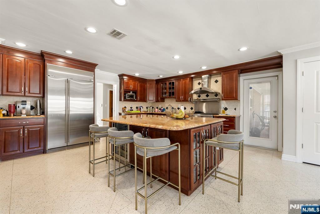 1070 Cumbermeade Road Fort Lee, NJ 07024 - Photo 9 of 38