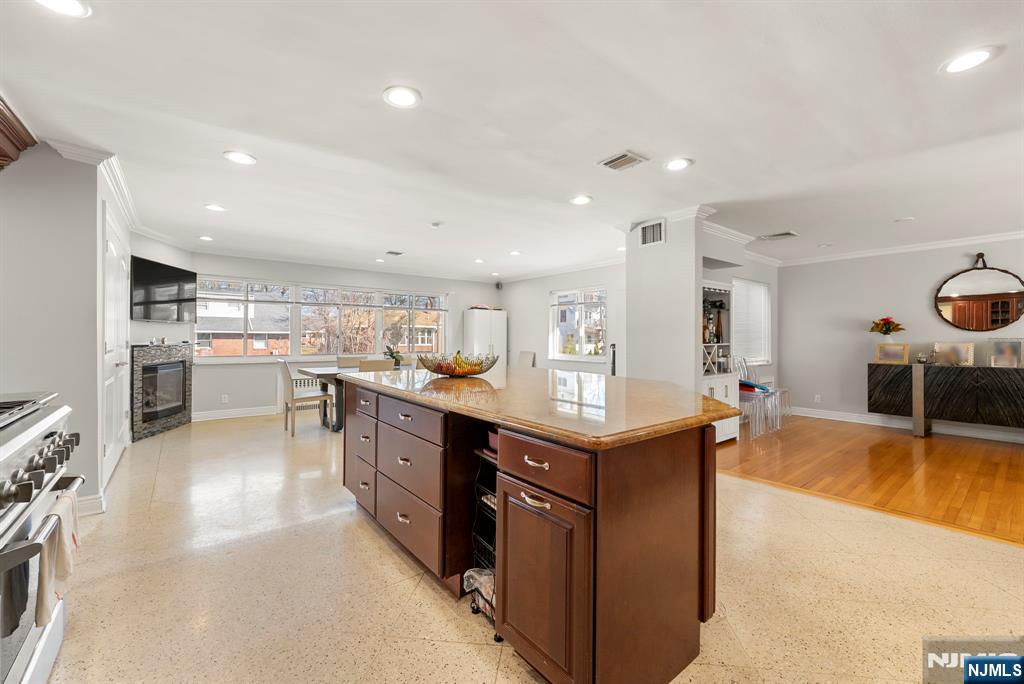 1070 Cumbermeade Road Fort Lee, NJ 07024 - Photo 10 of 38