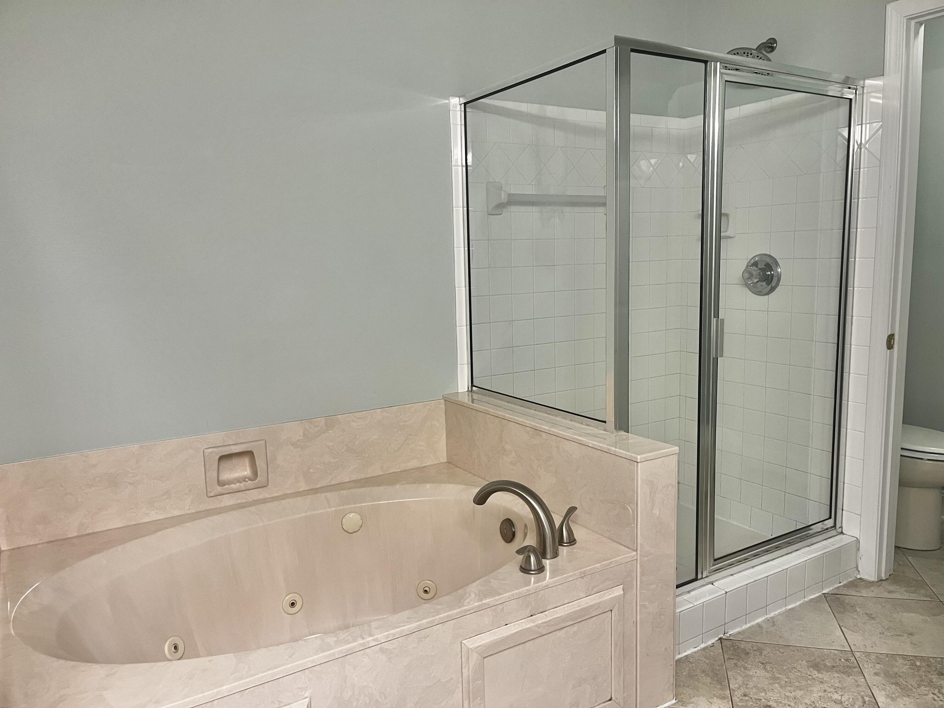 449 Ruckel Drive Niceville, FL 32578 - Photo 19 of 38 a bathroom with a sink and shower