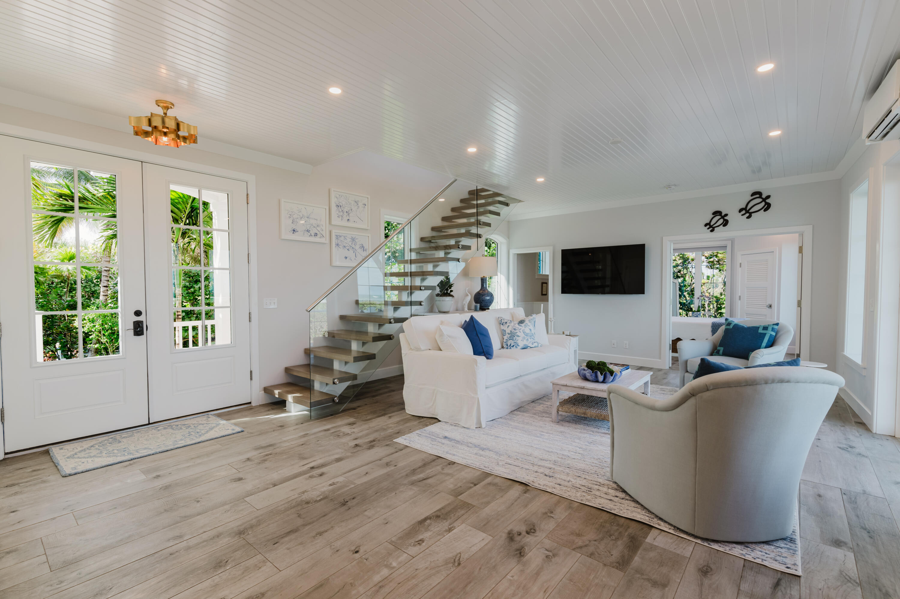 113 North Beach Road Jupiter Island, FL 33455 - Photo 2 of 3 08 Living Room 4