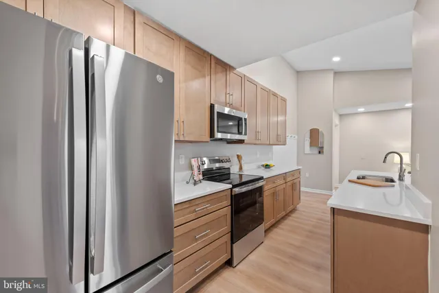 $258,500 | 1102 Castle Harbor Way, Unit 3D, Glen Burnie, MD 21060