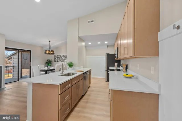 $258,500 | 1102 Castle Harbor Way, Unit 3D, Glen Burnie, MD 21060