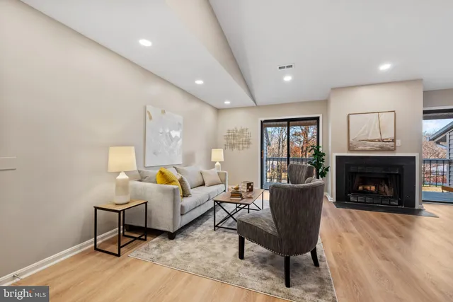 $258,500 | 1102 Castle Harbor Way, Unit 3D, Glen Burnie, MD 21060