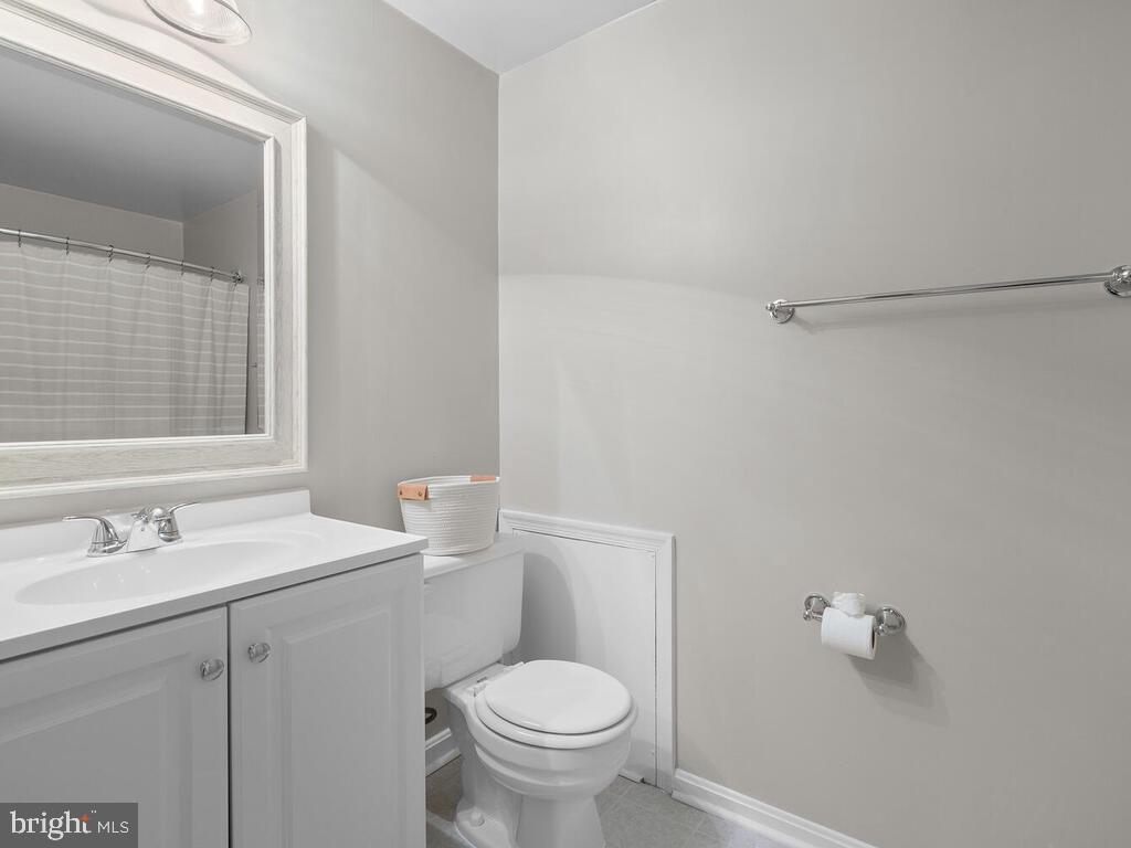 17501 Longview Lane Olney, MD 20832 - Photo 19 of 39 Full Bath