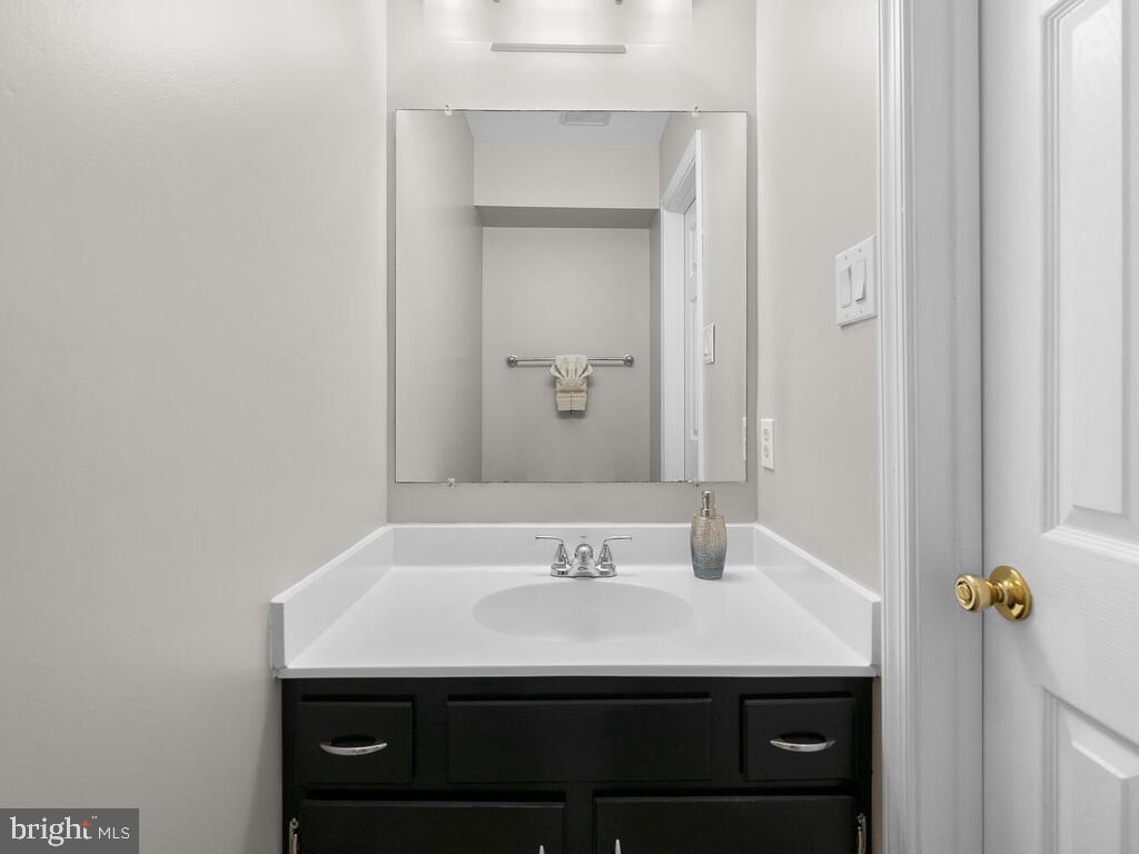 17501 Longview Lane Olney, MD 20832 - Photo 20 of 39 Powder Room
