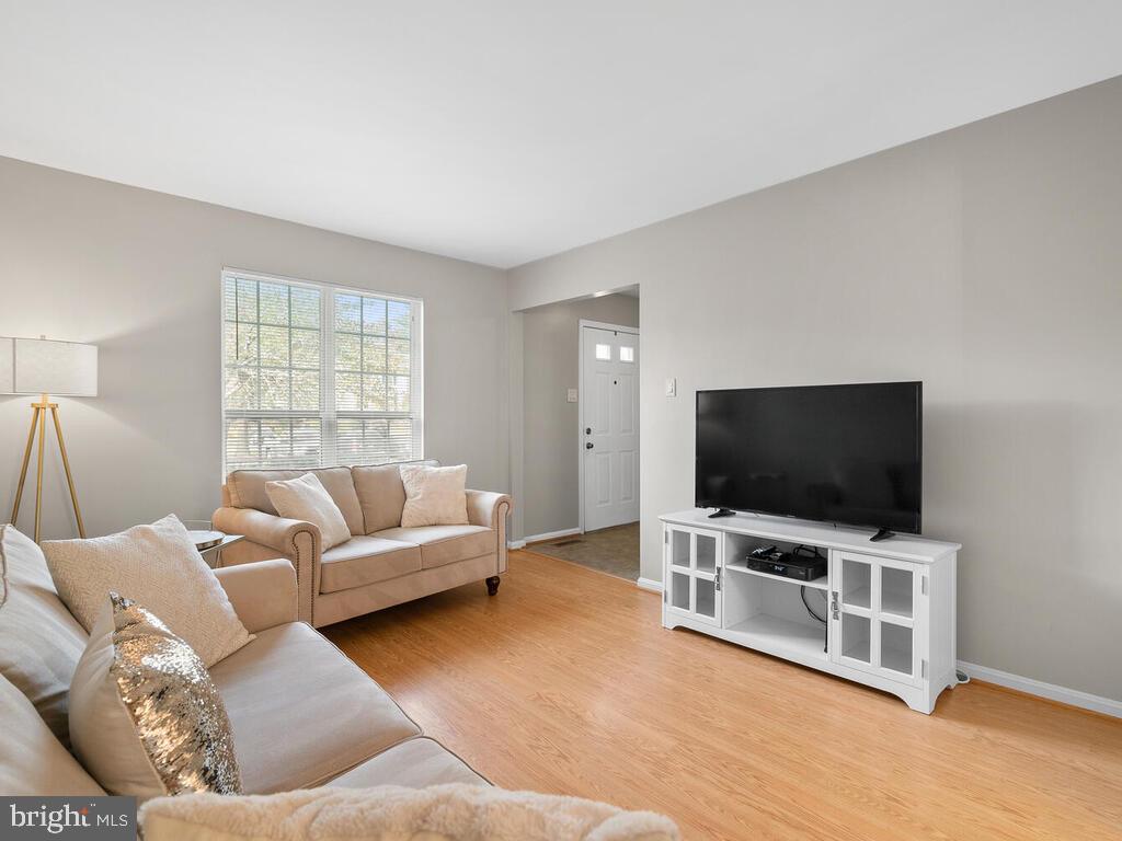 17501 Longview Lane Olney, MD 20832 - Photo 5 of 39 Lovely Living Room with warm wood-laminate floors