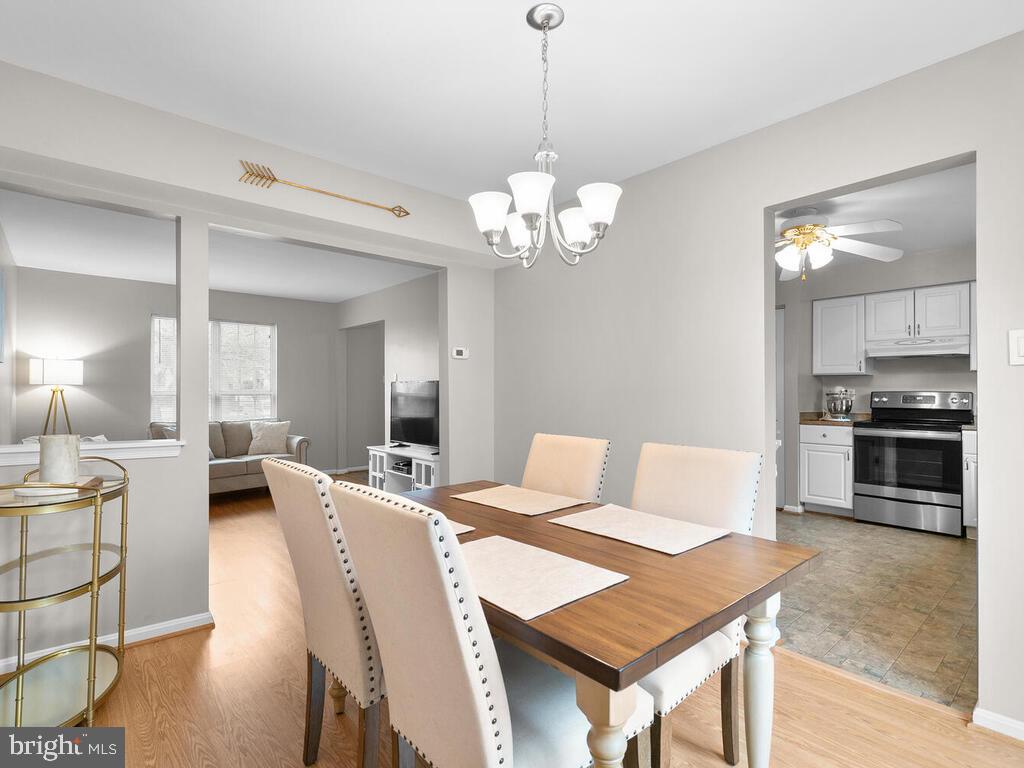 17501 Longview Lane Olney, MD 20832 - Photo 9 of 39 Plenty of room for your dining pleasure