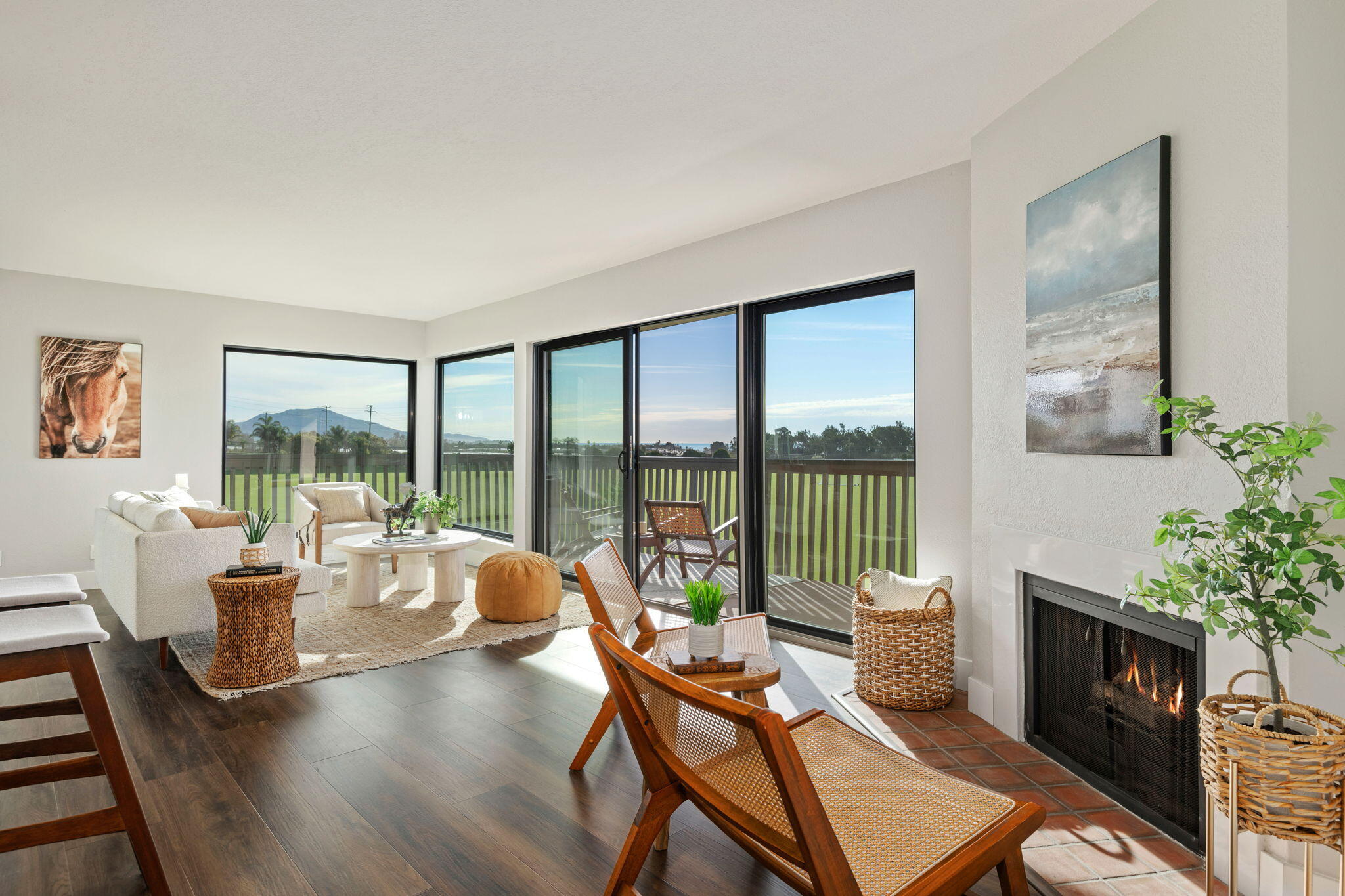 3375 Foothill Road, Unit 921 Carpinteria, CA 93013 - Photo 2 of 18 Living Room